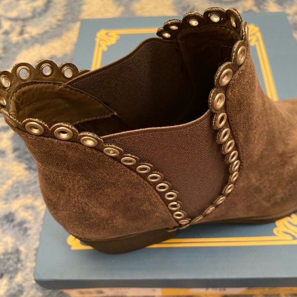 Sbicca Taupe Slip On Ankle Boot - Picture 3 of 4